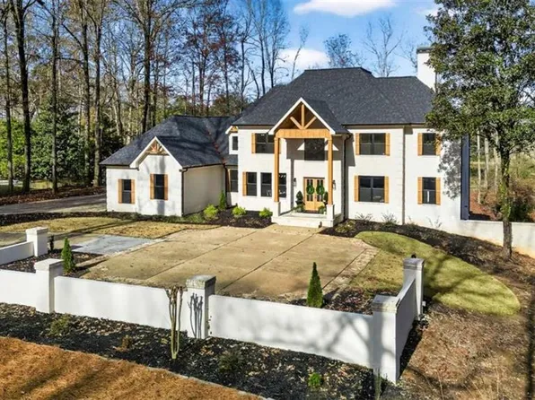 450 Birkdale Dr, Fayetteville, GA 30215