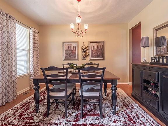 5th image of 1471 Hession Dr