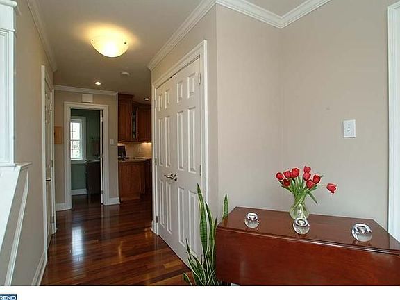 3rd image of 16 Brookmont Dr