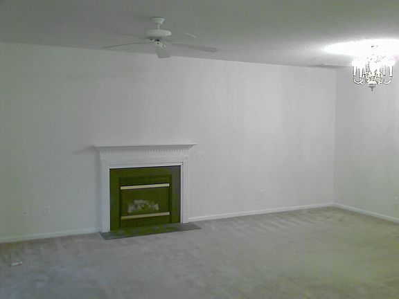 Fireplace & ceiling fan