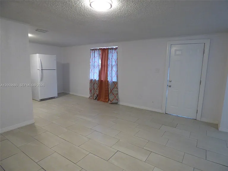 1135 E Voorhis Ave — Photo 6