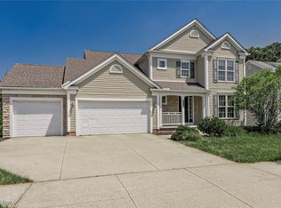 28937 N Village Ln, Glenwillow, OH 44139