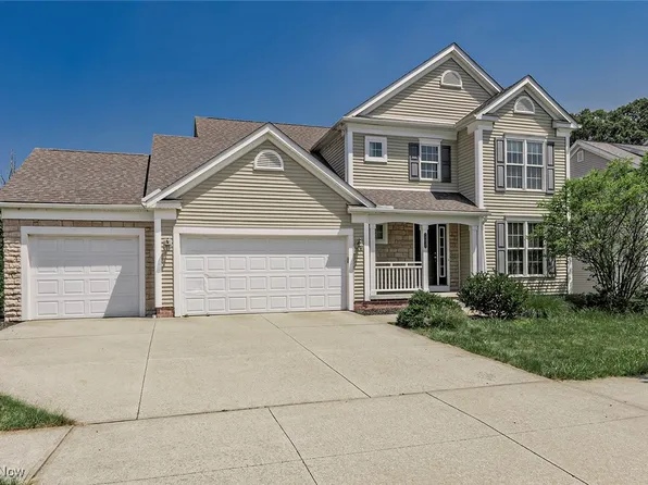 28937 N Village Ln, Glenwillow, OH 44139