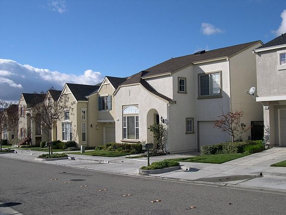 2nd image of 442 Knollcrest Ave