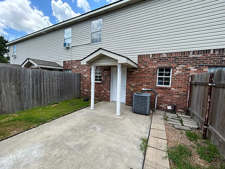 103 Barkeley Ln #103 — Photo 10