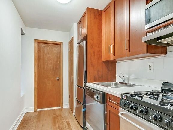 2nd image of 215 E 84th St APT 4A