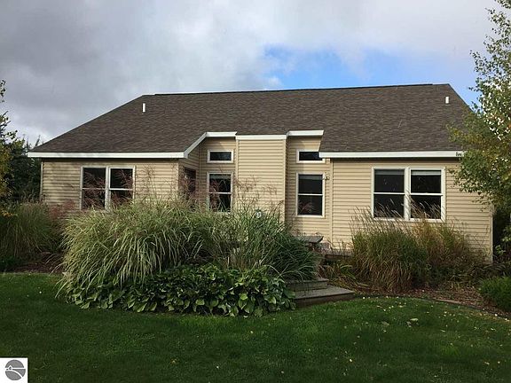 4th image of 7170 Applewood Dr