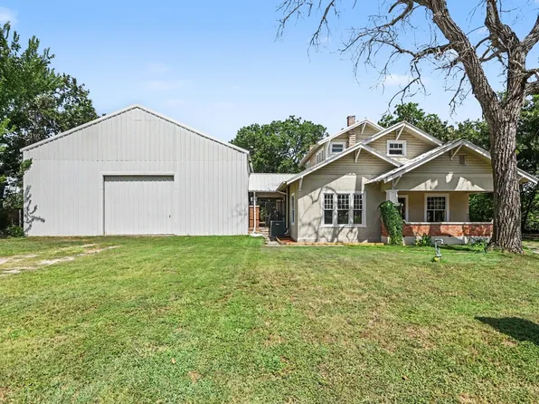 313 S Oak St, Boyd, TX 76023