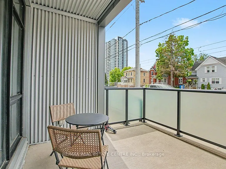 690 King St W #101 — Photo 22