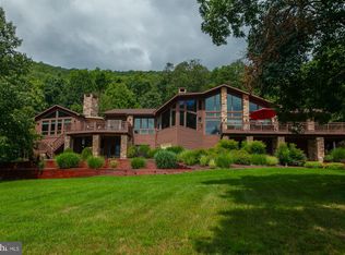 1303 Parkside Dr, Berkeley Springs, WV 25411