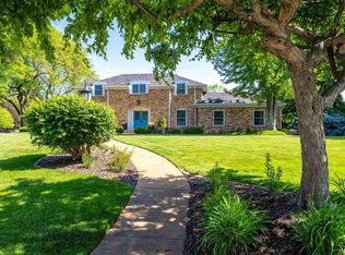 2312 Windsor Dr, Davenport, IA 52807