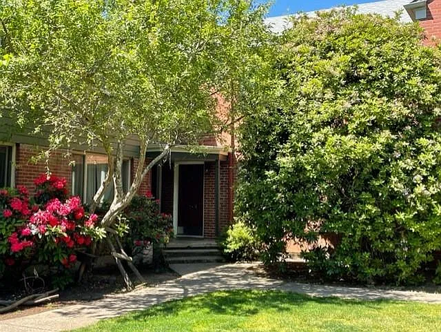 2 bed, 942 sqft, $2,200 — Photo 3