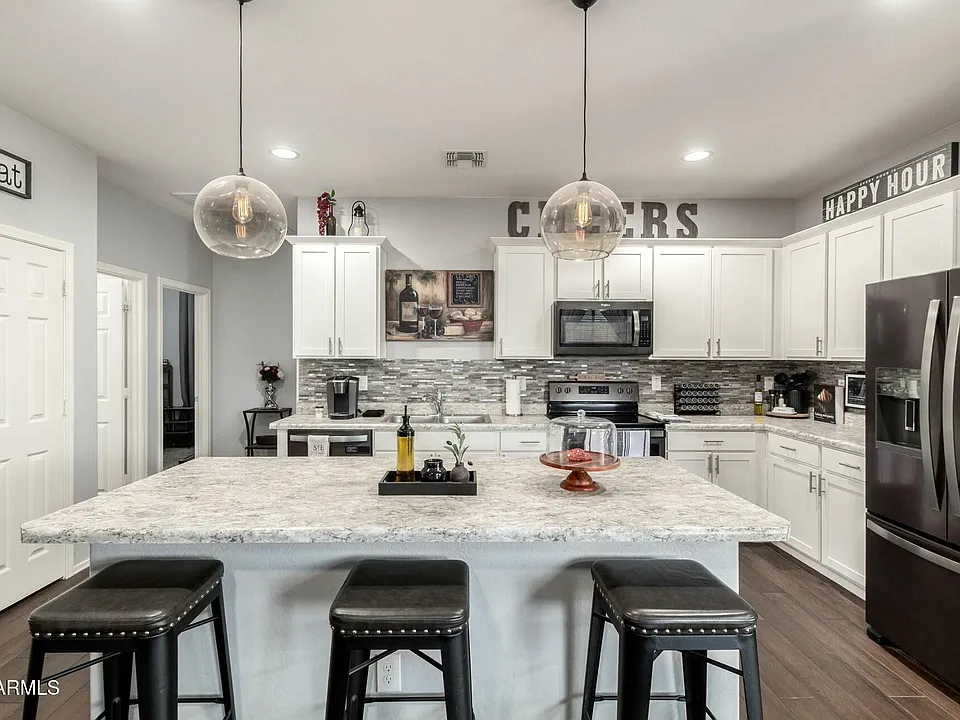 6212 W Orchid Ln