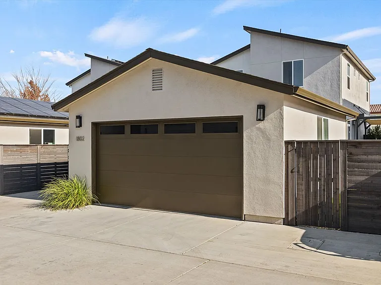 1802 Notre Dame Blvd — Photo 36