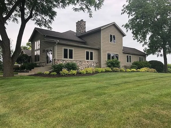 W225S5323 Guthrie Rd, Waukesha, WI 53189