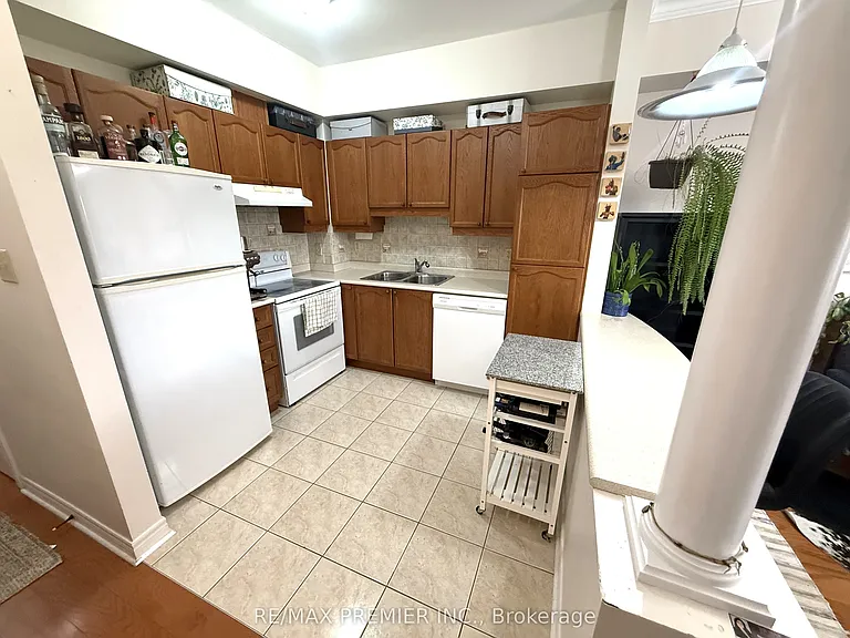 9944 Keele St #303 — Photo 12