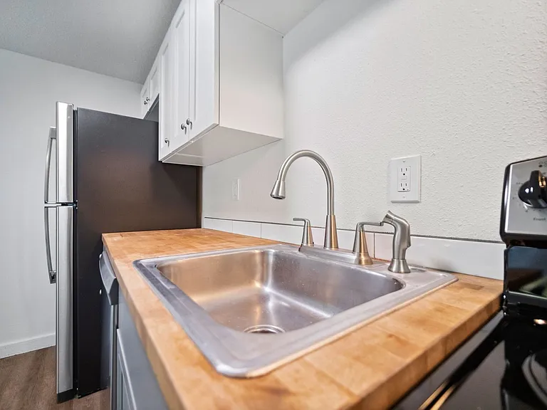 Regal Lofts — Photo 6