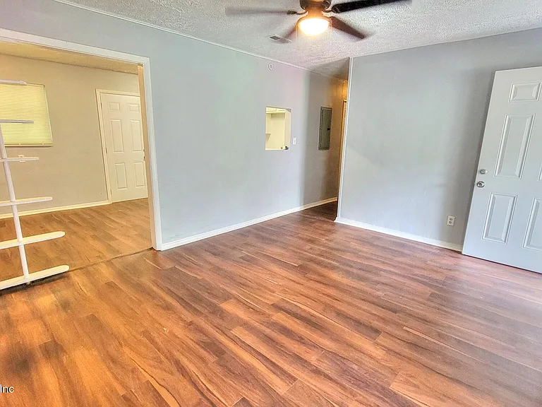 9348 Culpeper Ave — Photo 5