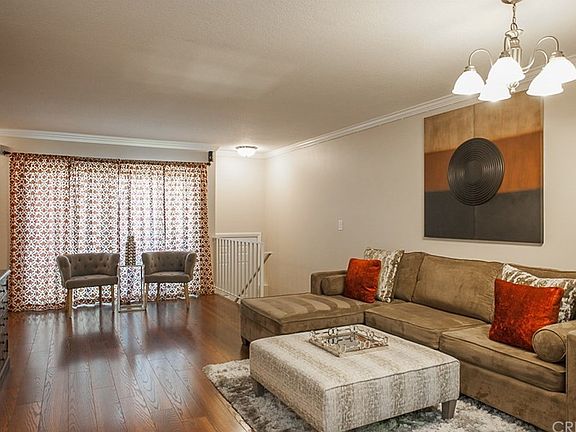 5th image of 13815 Victory Blvd Unit 3