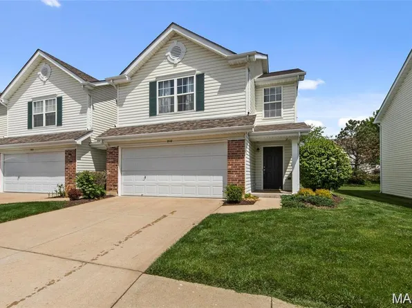 210 Homeshire Cir #55, Wentzville, MO 63385