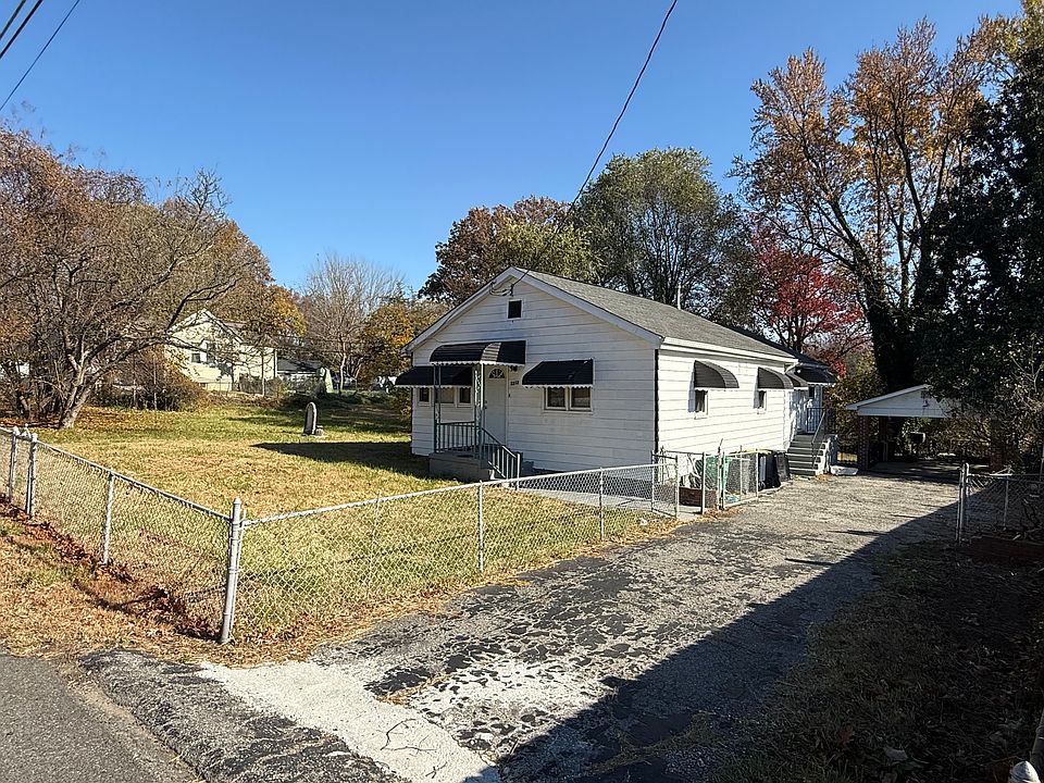 1st image of 3212 Oak St
