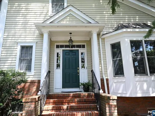 608 Stonewall Ct, Wyckoff, NJ 07481