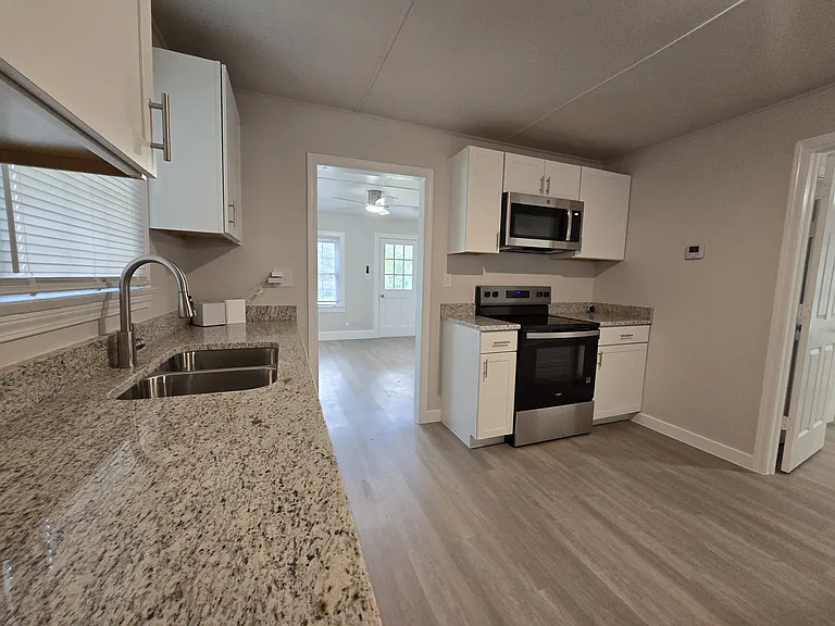 259 Wells St — Photo 7