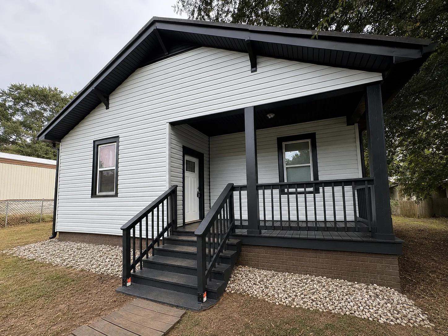 2 bed, 873 sqft, $1,300 — Photo 1