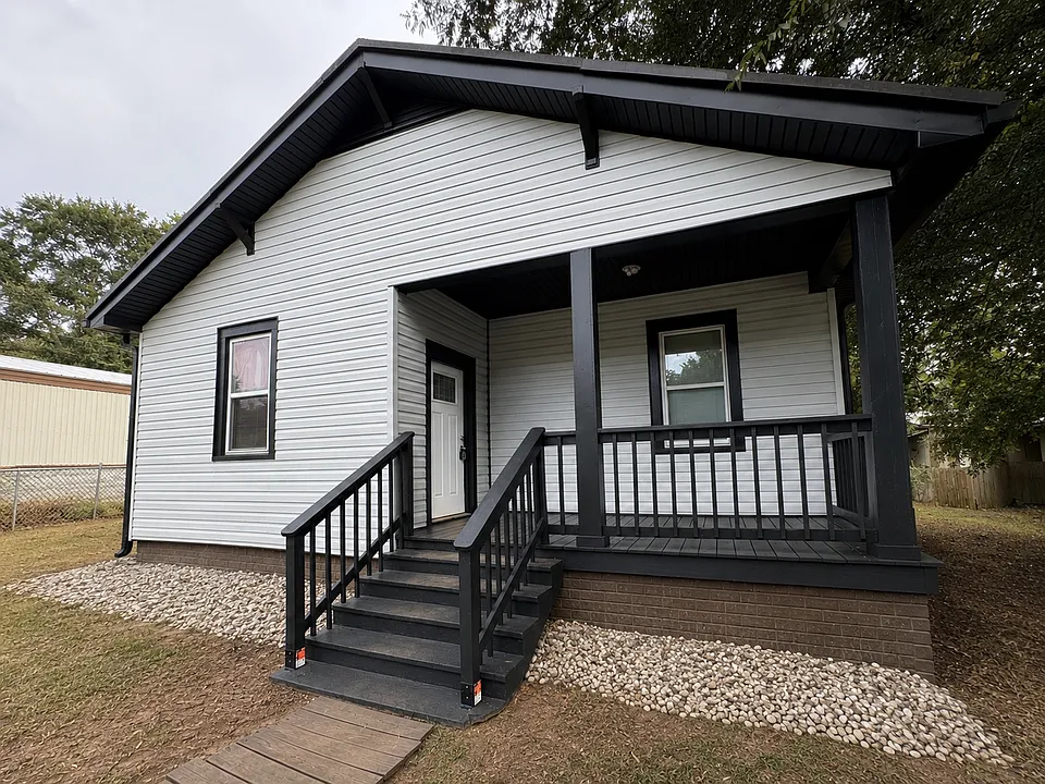 36 Sirrine St