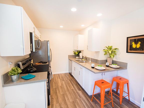 Great size kitchen with stainless steel appliances