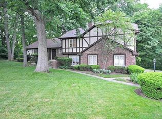 60 Blackstone Pl, Zionsville, IN 46077
