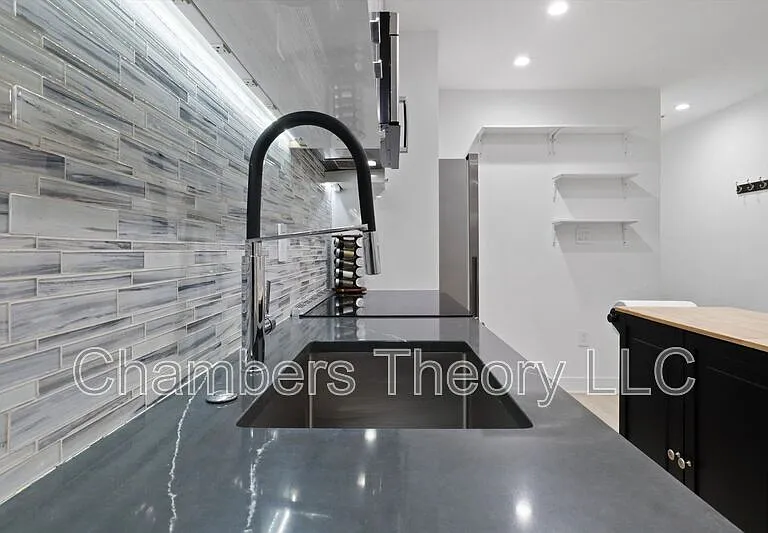 4 R St NW #5 — Photo 5