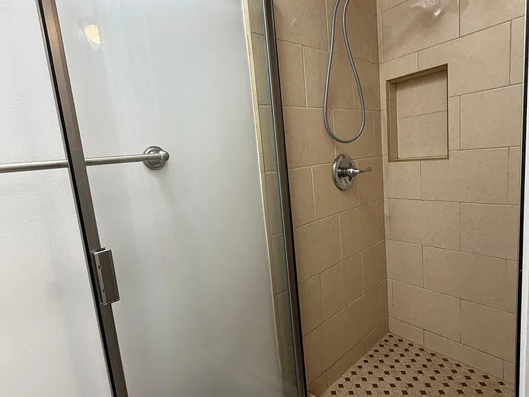 401 Shirley Pl — Photo 8