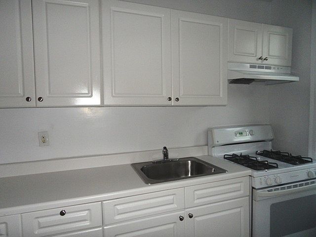 2nd image of 2101 Cedar Ave APT 9F