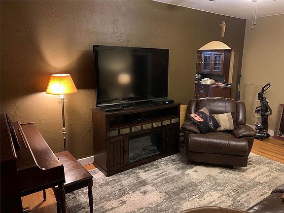 5th image of 756 Riverview Dr