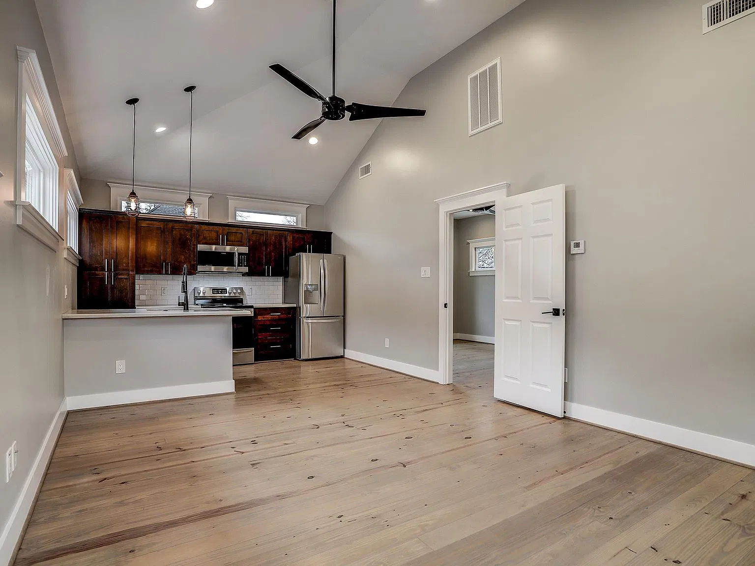 1 bed, 1.0 bath, $1,925 — Photo 3