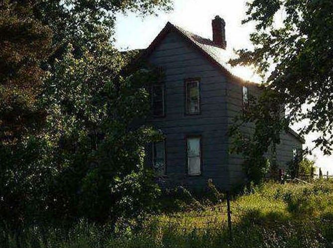 2nd image of 2138 Racine Ave