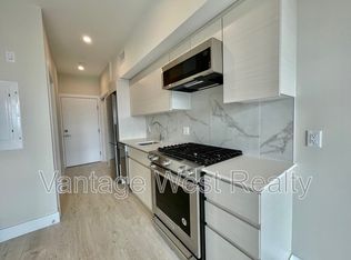 1925 Enterprise Way #409, Kelowna, BC V1Y0J8