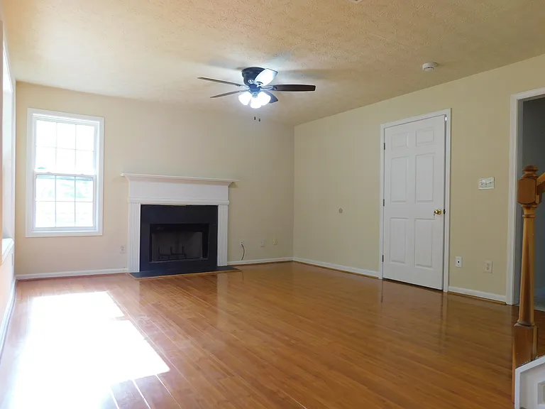 811 Kennesaw Dr — Photo 3