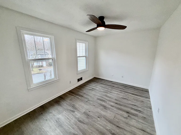 2082 Lenoa Ln — Photo 16