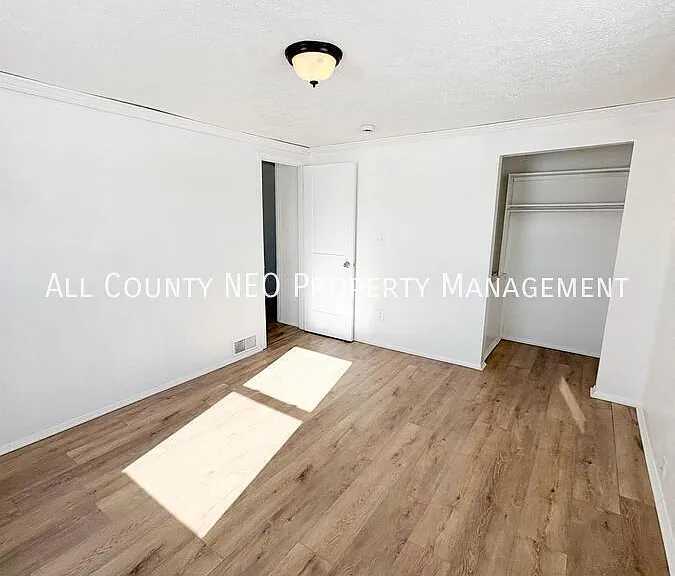 9584 Greenmeadow Rd #F — Photo 7