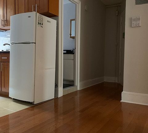 3rd image of 183 Thompson St APT D5