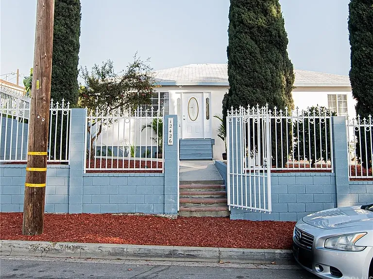 12426 S Vermont Ave — Photo 10