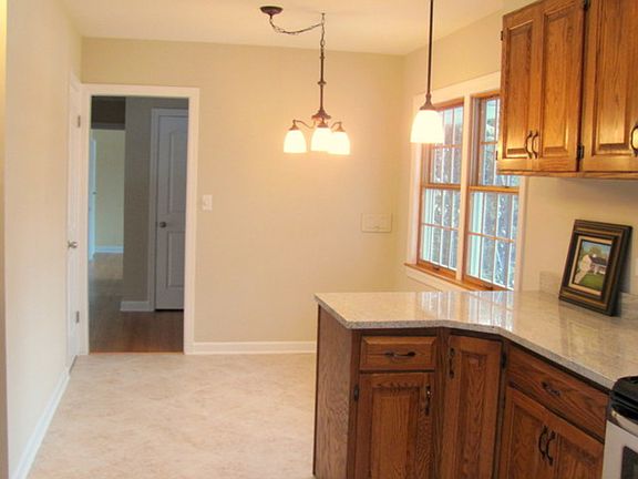 3rd image of 503 N Lincoln Ln