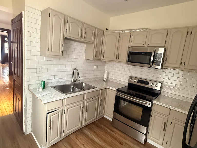 517 Windsor St #1 — Photo 7