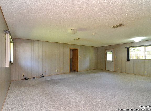 5th image of 2914 Sir Phillip Dr