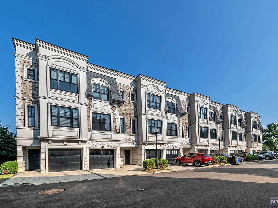 1st image of 28 Marquis Ct #28