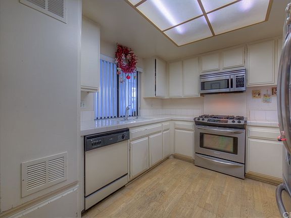 5th image of 2506 E Willow St Unit 301