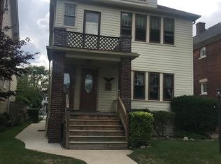 1329 Lakepointe St, Grosse Pointe Park, MI 48230