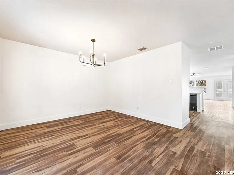 6718 Loma Blanca — Photo 2